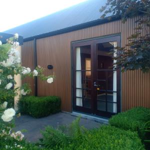 When Is the Best Time to Install Composite cladding? Pros, Cons & Seasonal Insights You Can’t Miss